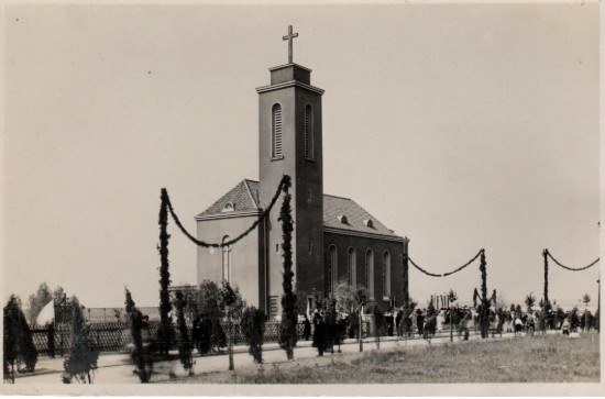29.06.1931 r. Kościół pw. św. Apostołów Piotra i Pawła w dniu konsekracji (foto ze zbioru: Renate Lichtenberger)