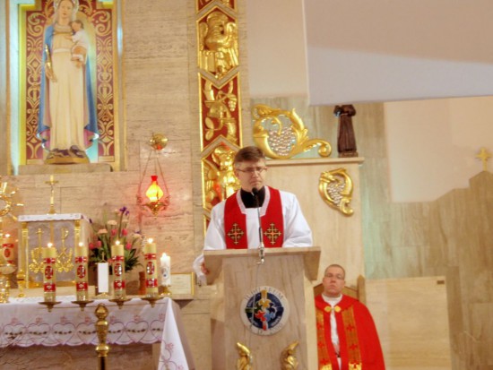 Nauka pasyjna głoszona przez ks. Dariusza podczas Gorzkich Żali