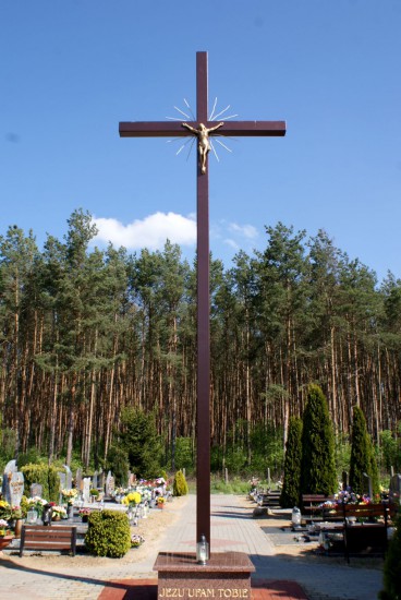 nowy krzyż na cmentarzu parafialnym postawiony 24.03.2016r.