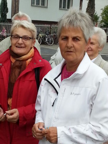 28.09.16 Koronka przy pomniku (5)